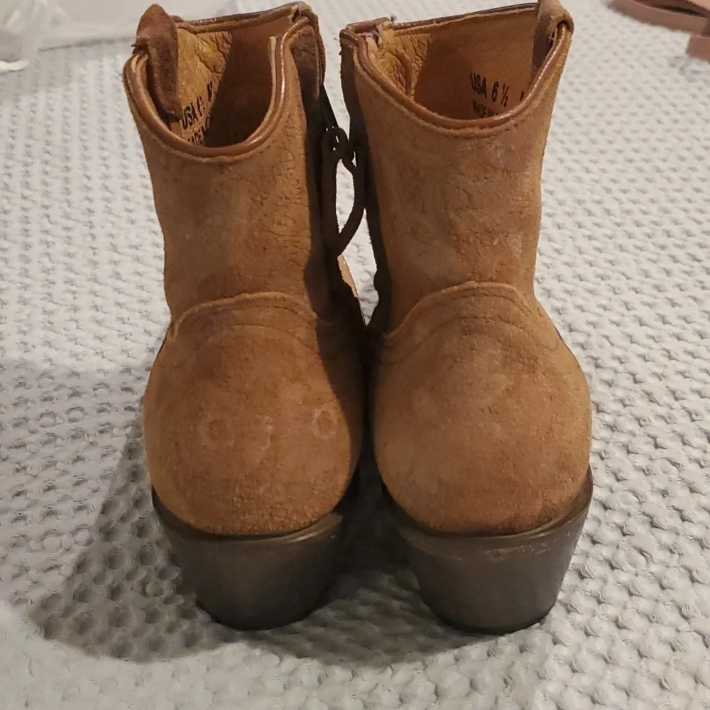 SHYANNE Rustic Booties Size 6 1/2 (#25)